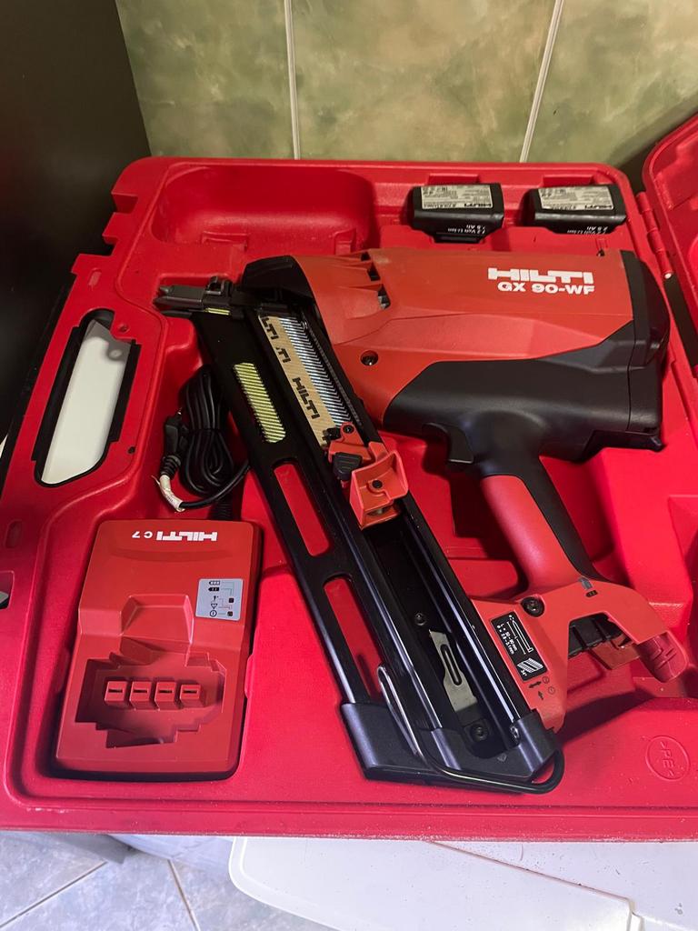 Cloueuse Hilti GX 90-WF 2 batterie chargeur coffr année 2025, Enlèvement, Comme neuf