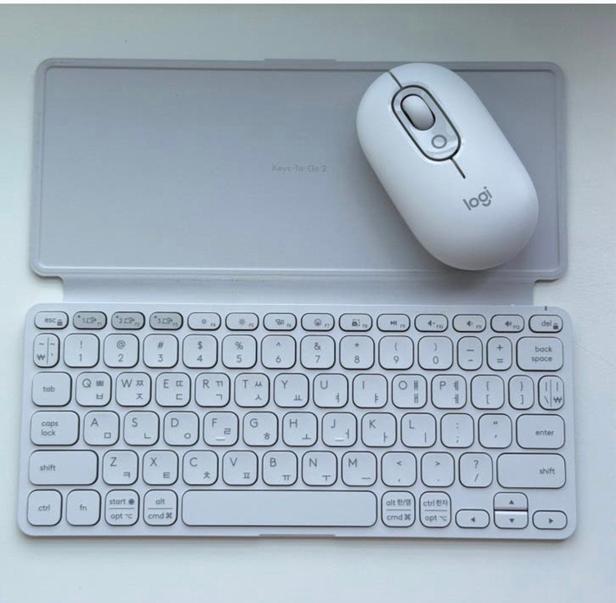 Clavier Logitech Keys-To-Go-2 et souris POP, Informatique & Logiciels, Claviers, Enlèvement ou Envoi, Comme neuf, Qwerty, Sans fil
