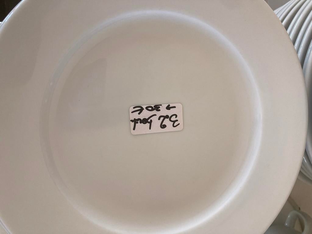 32 nouvelles assiettes plates, Maison & Meubles, Cuisine | Vaisselle, Assiettes(s), Enlèvement