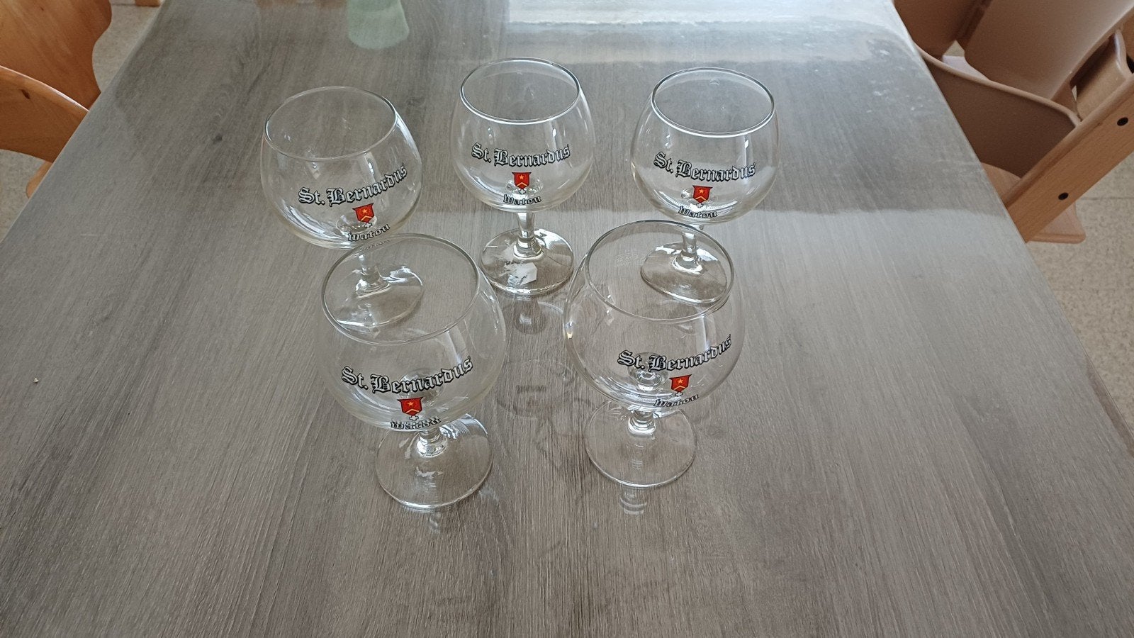 sint Bernardus glas, Enlèvement