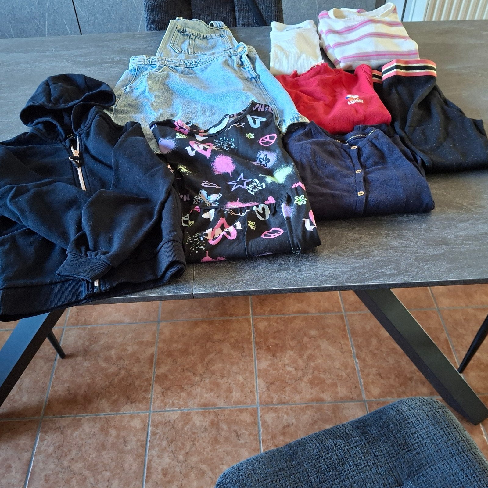 Lots vêtements fille 8 ans, Enlèvement