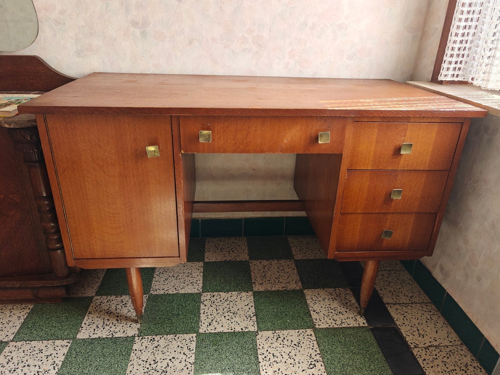 antieken bureau, Enlèvement