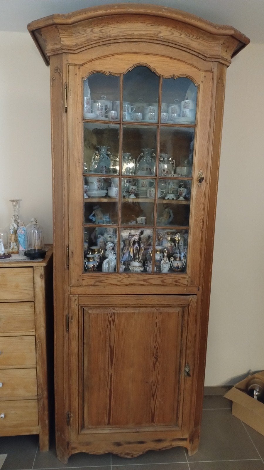 Antieke grote vitrinekast in pitch-pine, Antiek en Kunst, Antiek | Meubels | Kasten, Ophalen