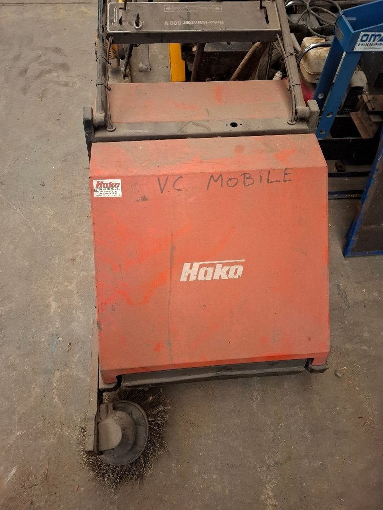 Balayeuse HAKO a moteur thermique, Enlèvement
