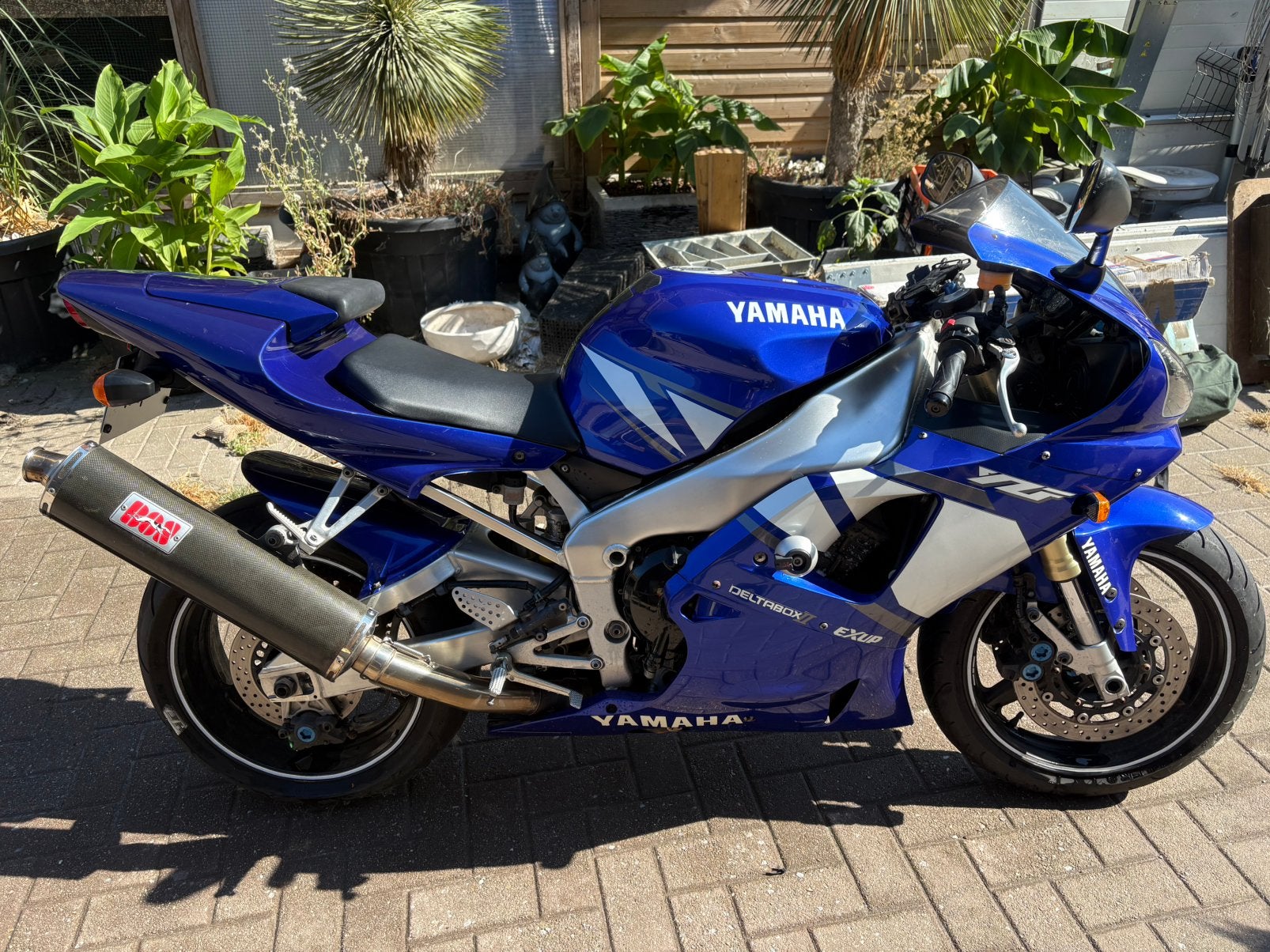 Yamaha R1, Particulier