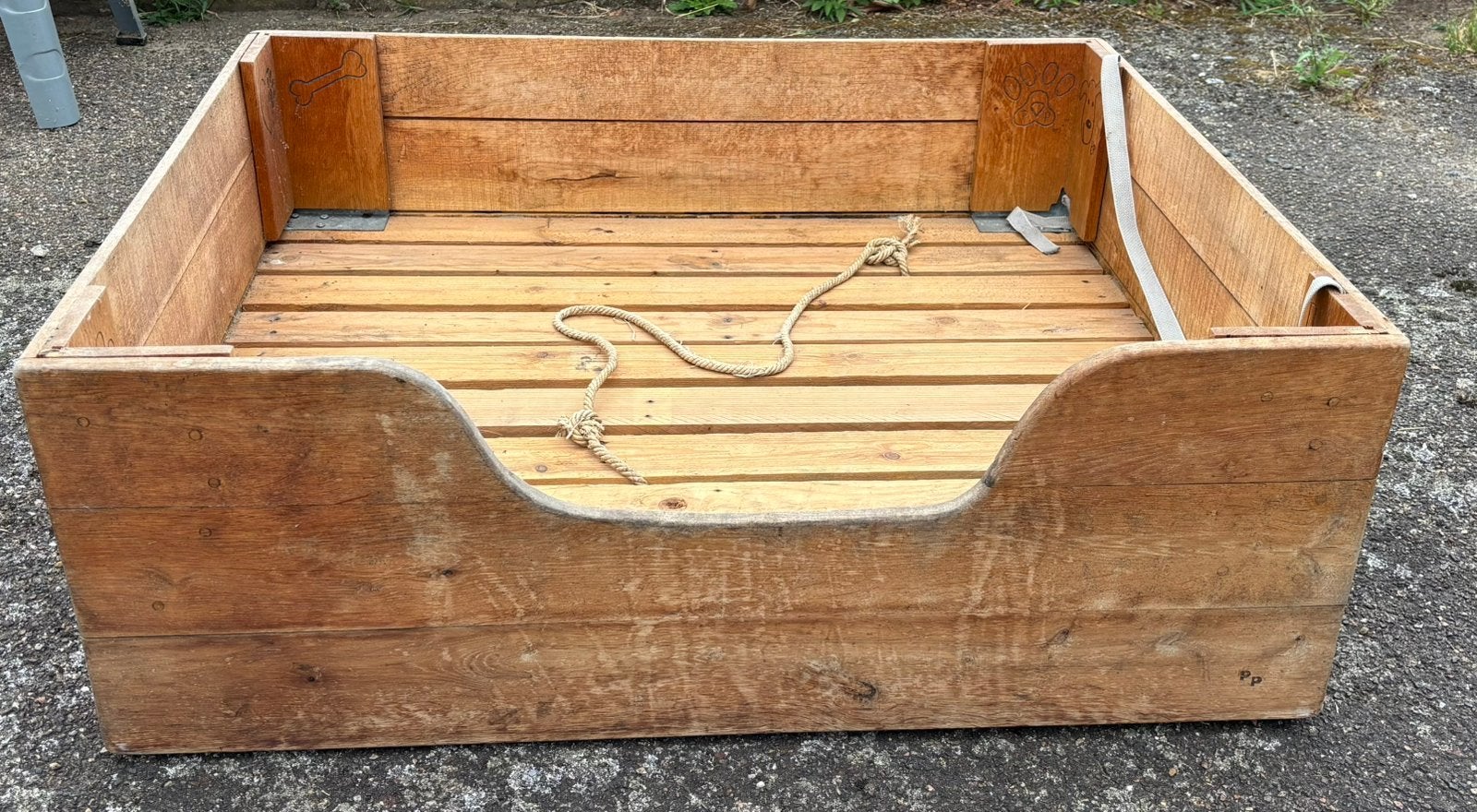 Houten hondenmand, Ophalen, Gebruikt