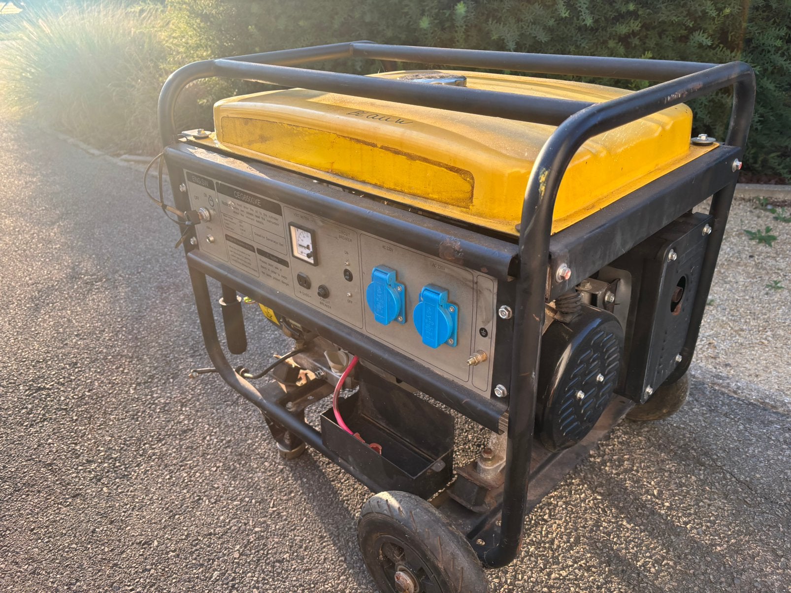Generator goede staat 5kva, Doe-het-zelf en Bouw, Aggregaten, Ophalen, Gebruikt, 5 tot 10 kVA, Benzine