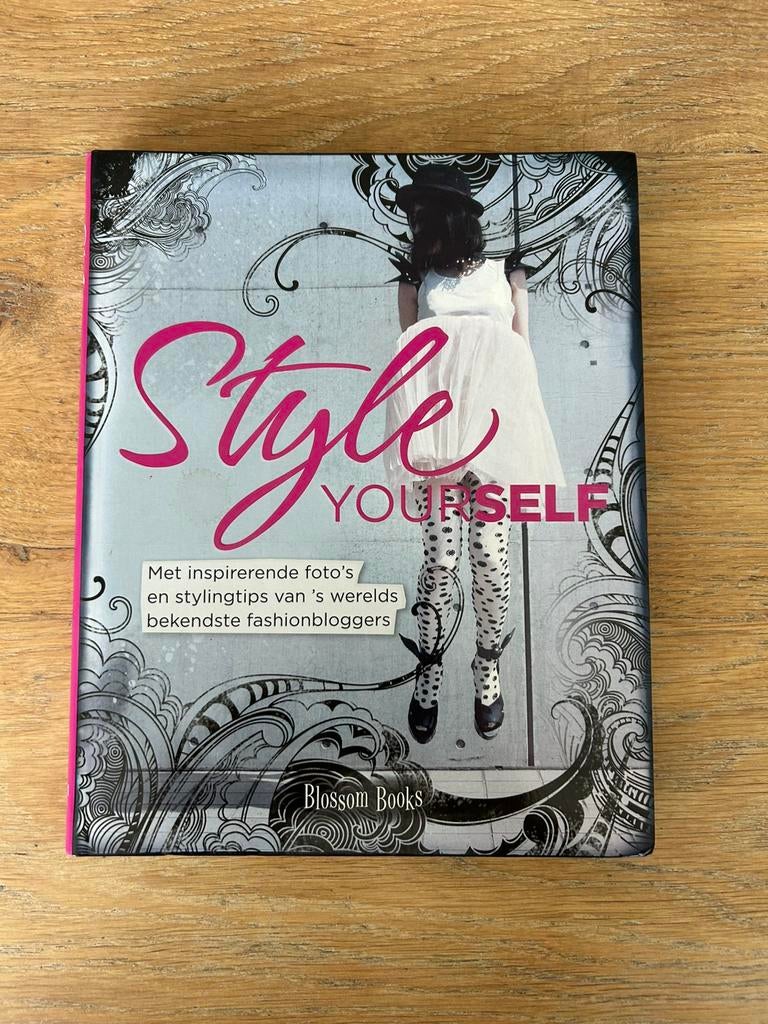 Style yourself - Mode boek, Livres, Mode, Enlèvement ou Envoi, Comme neuf, Mode en général