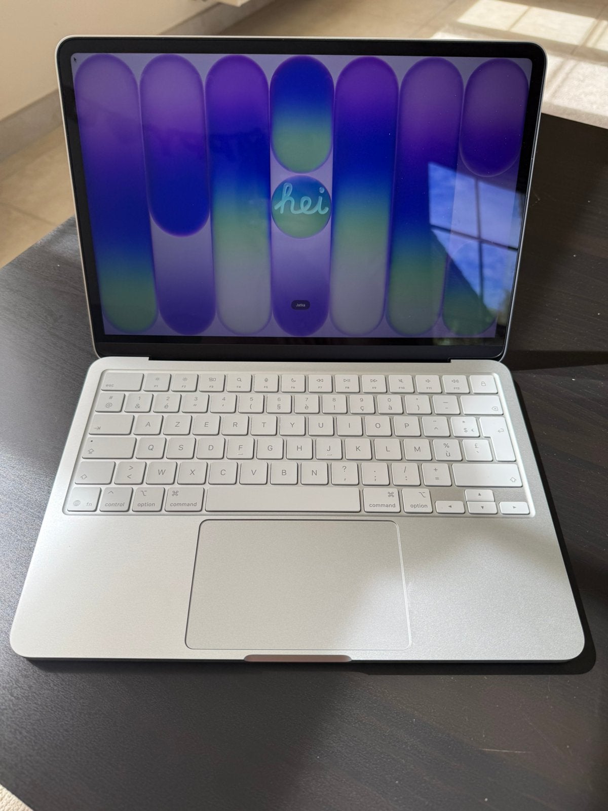 Macbook Neo + chargeur + souris apple magic mouse, 256 GB, 13 pouces, Comme neuf, Enlèvement
