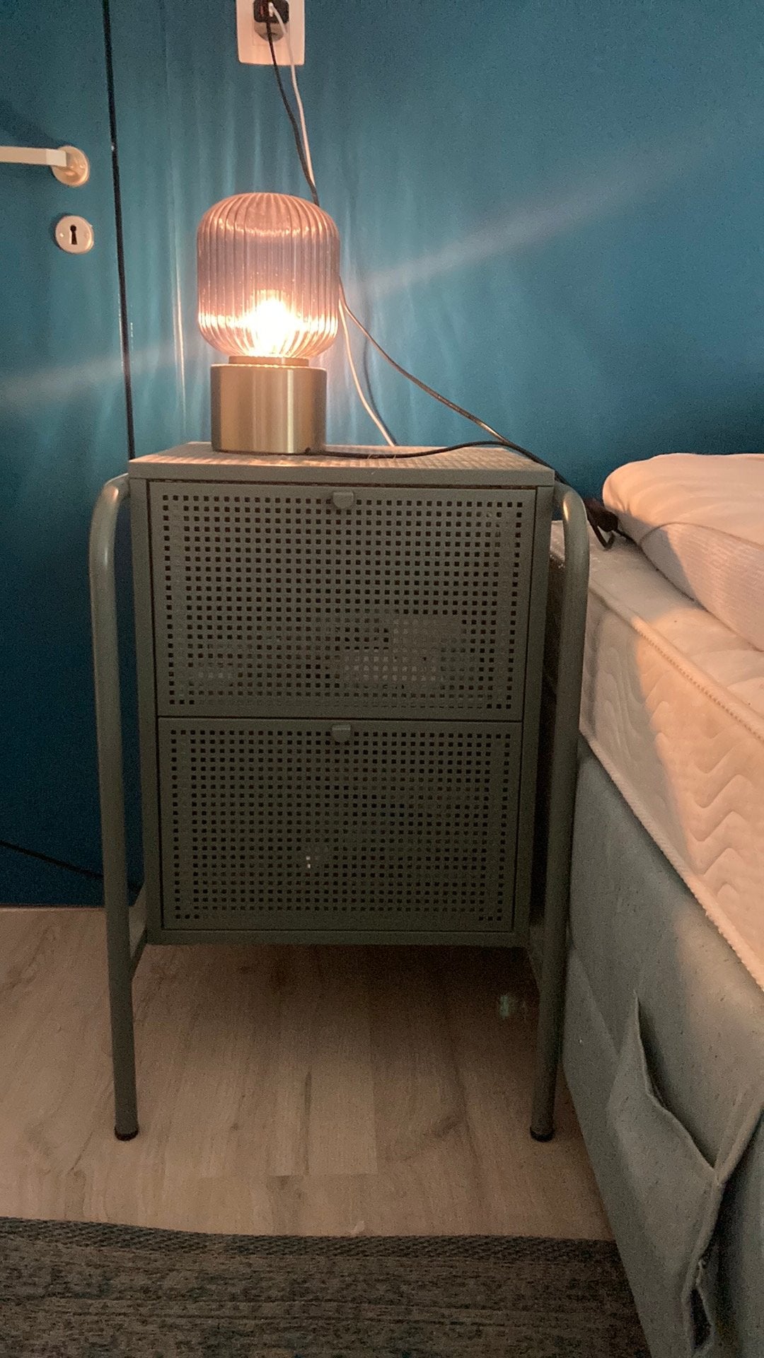 Metalen nachtkasjes 2 stuks, Huis en Inrichting, Ophalen, Zo goed als nieuw, Metaal of Aluminium