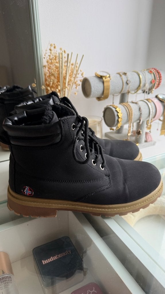 Comfortabele winterlaarzen uniseks maat 40, Zwart, Snowboots, Ophalen of Verzenden, Zo goed als nieuw