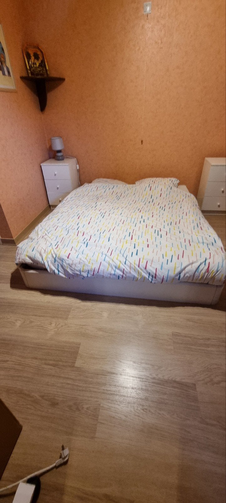 2 personen + 2 nachtkastjes
Externe afmetingen:
L, Ophalen, Tweepersoons, 160 cm, Hout