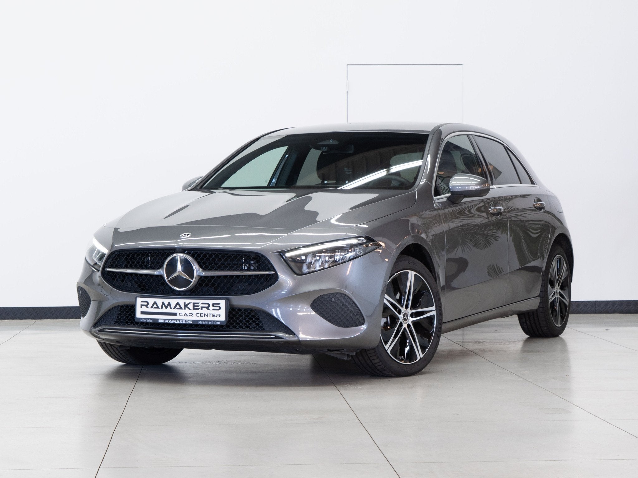 Mercedes-Benz A-Klasse 250 e Luxury-line 18" LED Sfeerlicht, Autos, Cuir, Achat, Entreprise, Carnet d'entretien