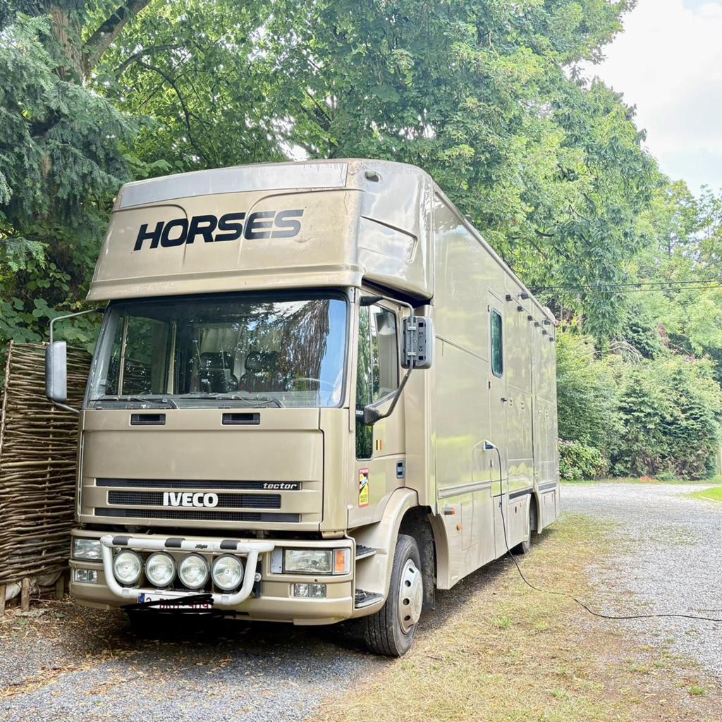 3-Horse Truck – Motorhome for 5 People – IVECO 280 hp, Autres marques, Jusqu'à 5, Autres marques, Boîte manuelle