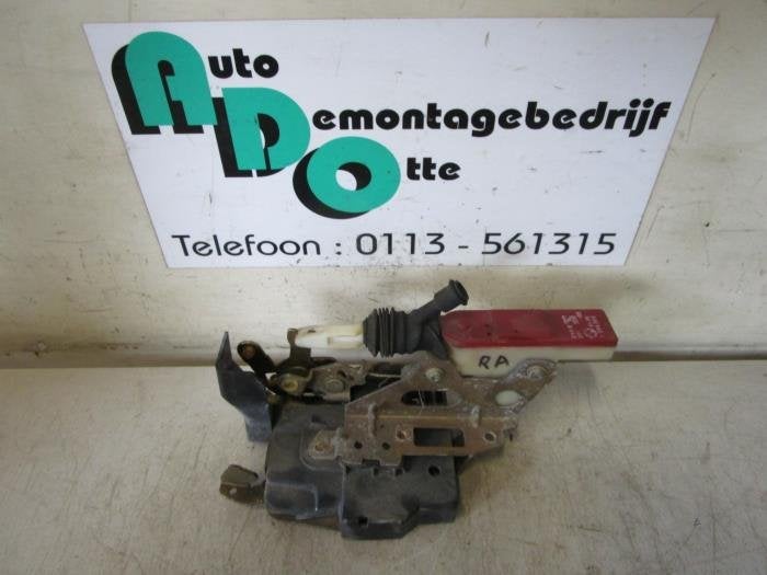 Serrure portière mécanique 4portes arrière droite d'un BM, -, 3 mois de garantie, Utilisé, -