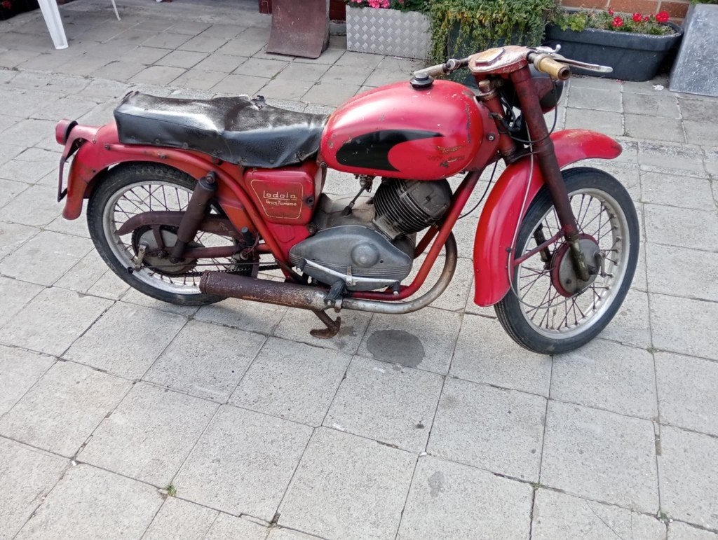 Moto Guzzi 175 Premier modèle