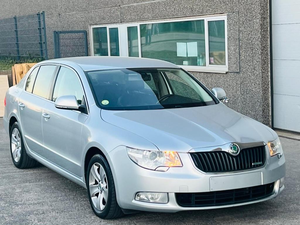 SKODA SUPERB 1.6CR TDİ FACE LIFT 1’ERMAİN 2011MODEL EURO5, Autos, Alarme, 5 portes, Particulier, Superb