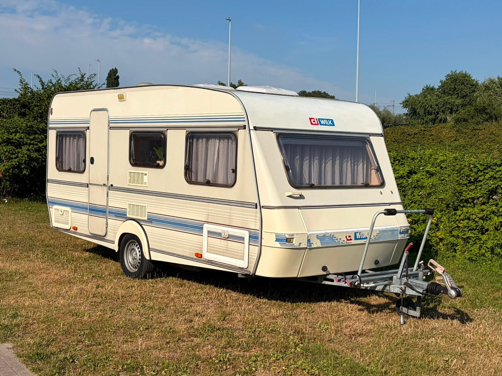 Wilk Ci 470 + Voortent - Vastbed - Inschrijfklaar, Caravans en Kamperen, Rondzit, Particulier, Wilk, Fietsenrek