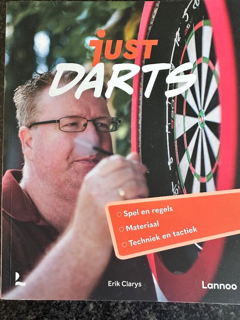 Boek Just Darts - Erik Clarys, Boeken, Ophalen, Gelezen