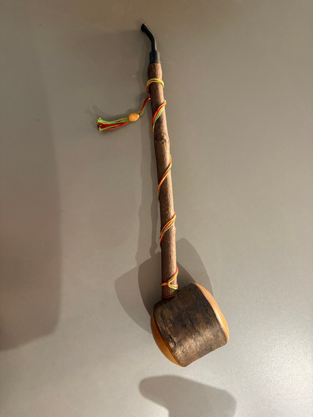 Très belle pipe artisanale ancienne au style rustique, Envoi