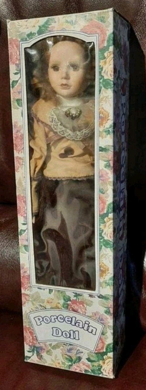 Poupée vintage en porcelaine
45 cm de hauteur, Enlèvement ou Envoi