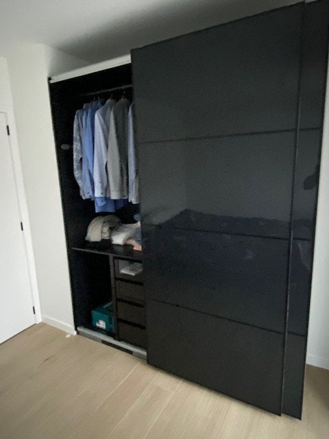 Armoire IKEA PAX noire, Maison & Meubles, Armoires | Penderies & Garde-robes, Utilisé, 200 cm ou plus, 150 à 200 cm, 50 à 75 cm