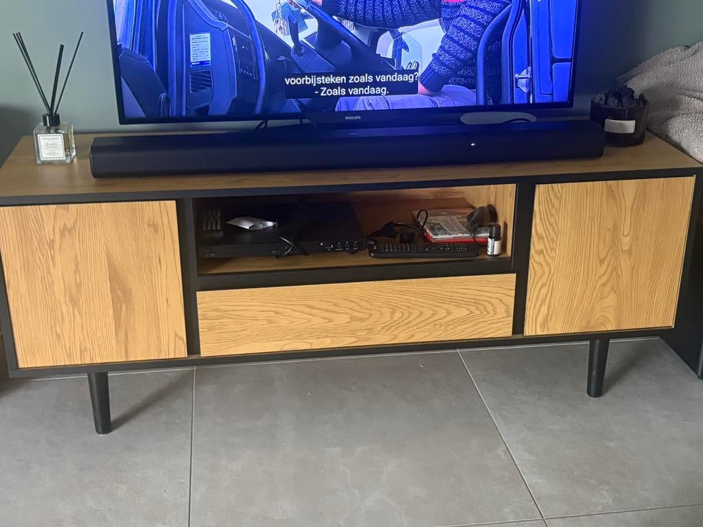 Eettafel en tv meuber, Ophalen, Zo goed als nieuw
