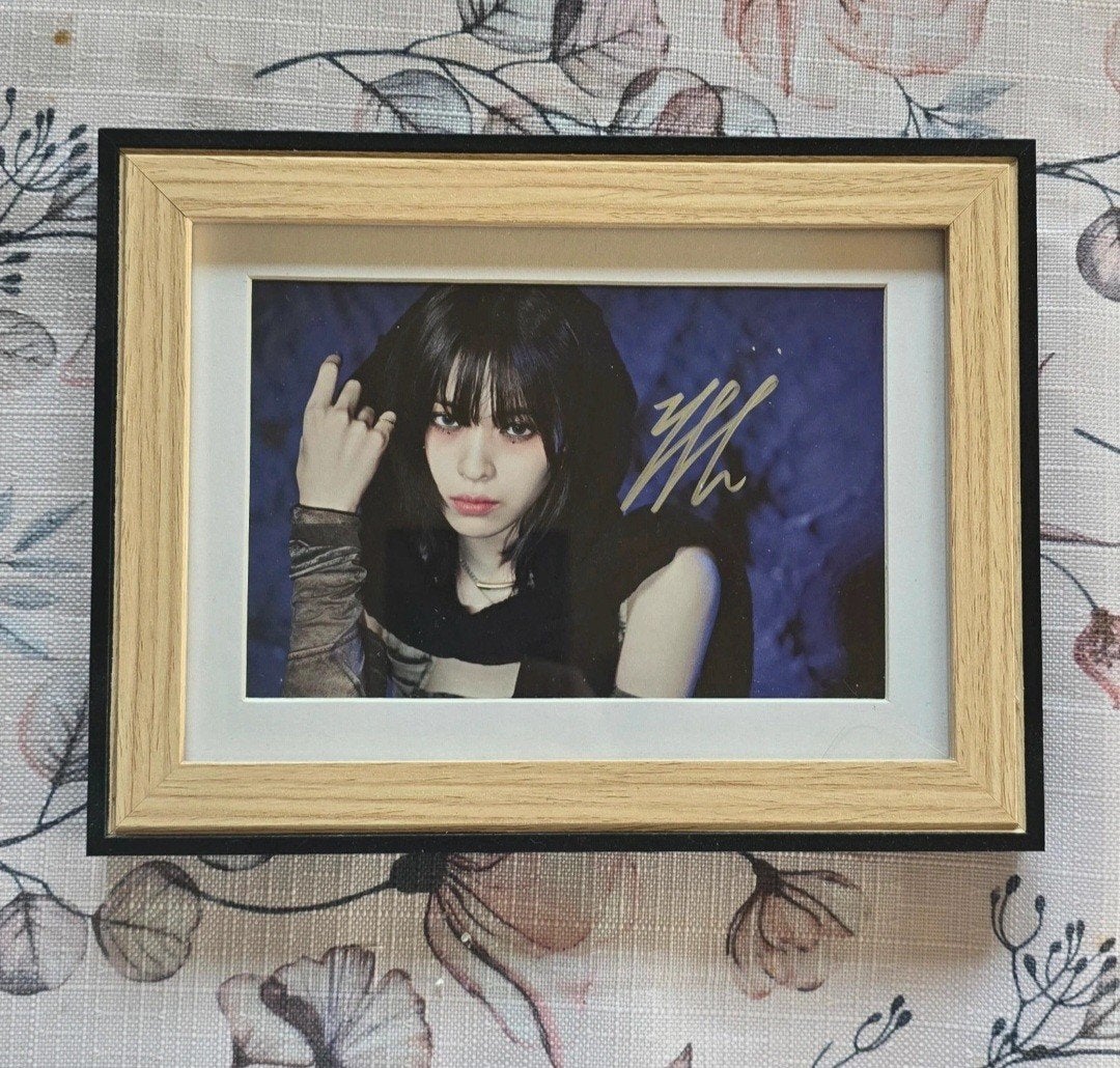 ITZY Ryujin Signed Postcard Born To Be, Divers, Enlèvement ou Envoi, Neuf