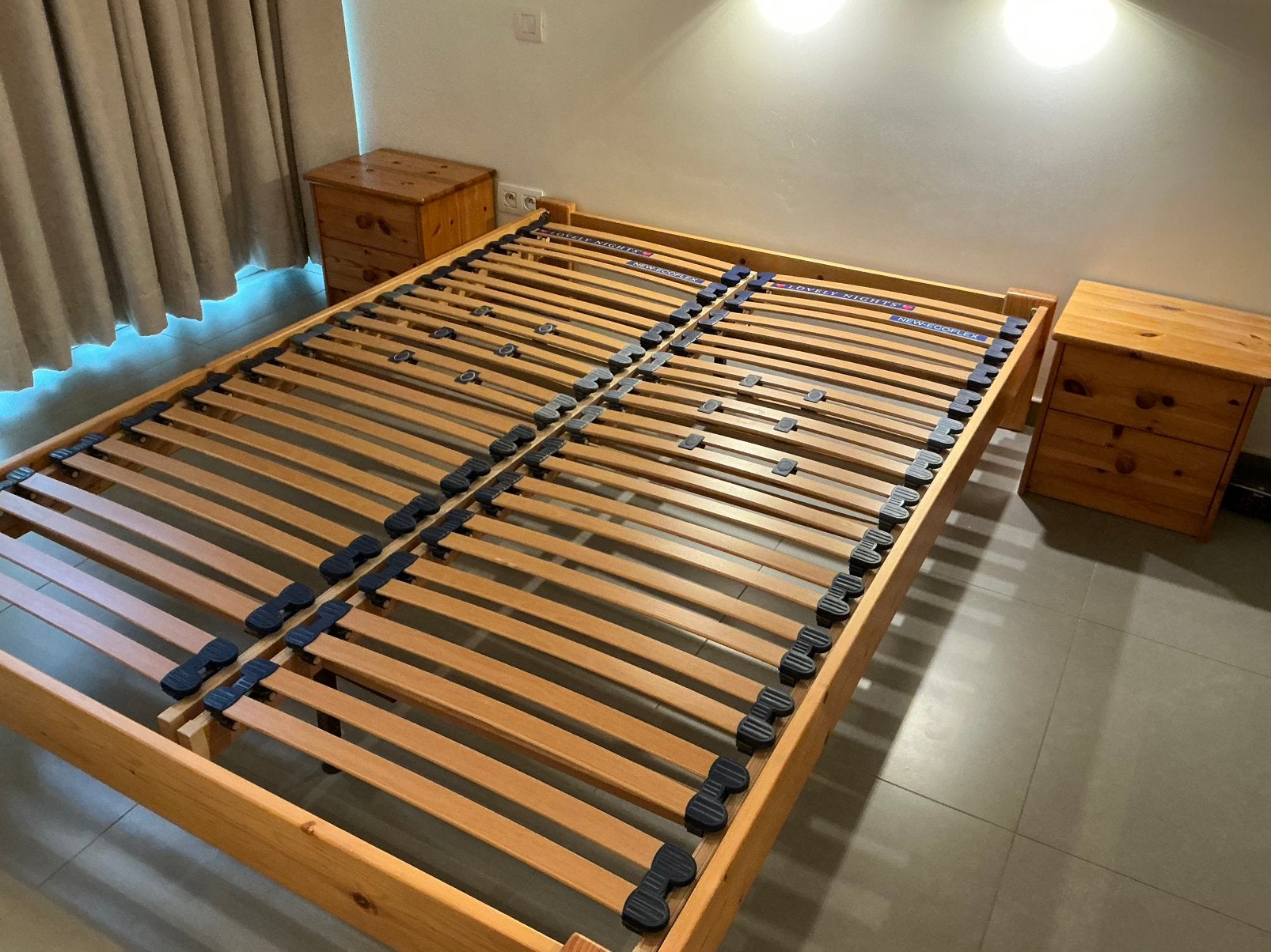 Lit double en pin., Maison & Meubles, Chambre à coucher | Matelas & Sommiers, Enlèvement, Utilisé, Sommier