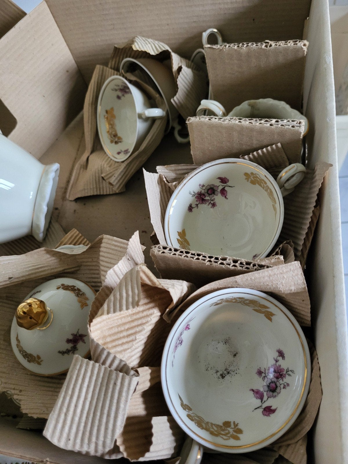 Porseleinen 15 delig servies van merk Bareuther Bavaria, Ophalen