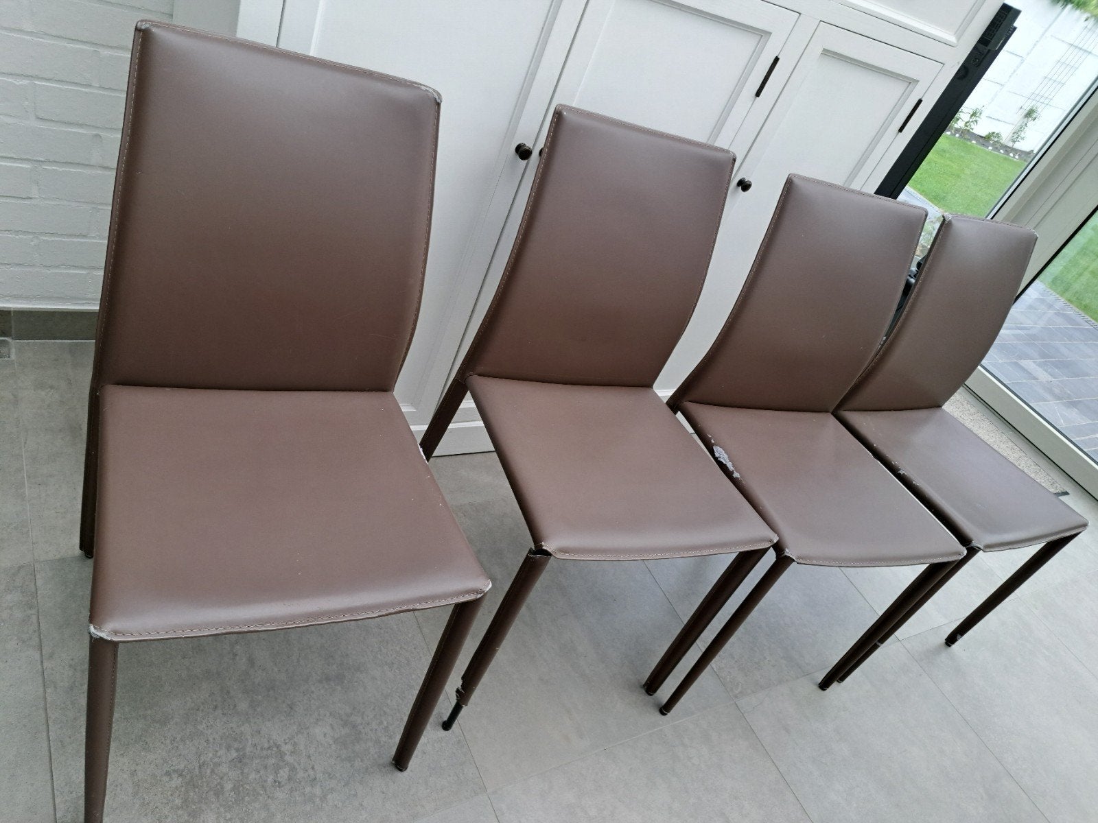 Gratis: 4 stoelen met gebruiksporen, Ophalen