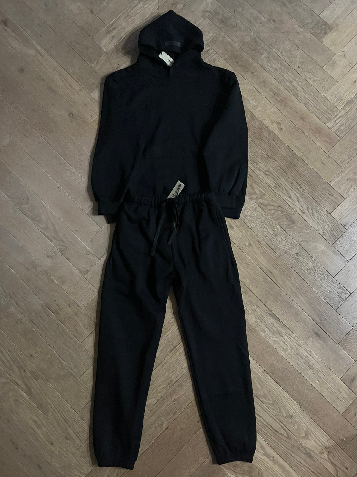 Essentials pak/ set broek + hoodie maat XL *NIEUW* zwart, Ophalen of Verzenden, Zo goed als nieuw, Maat 52/54 (L)