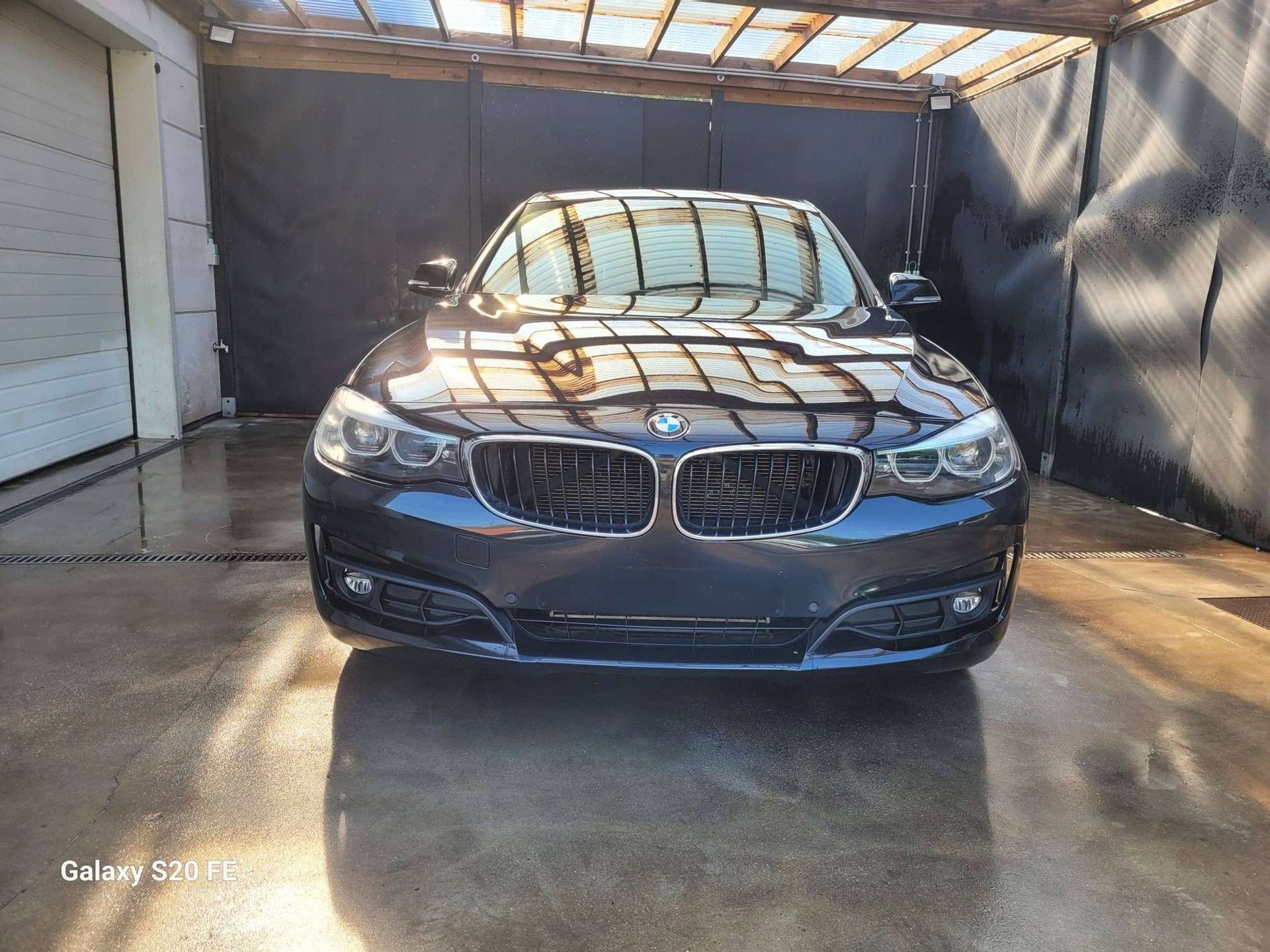 BMW 318, Autos, Achat, Entretenue par le concessionnaire, Noir, 5 portes