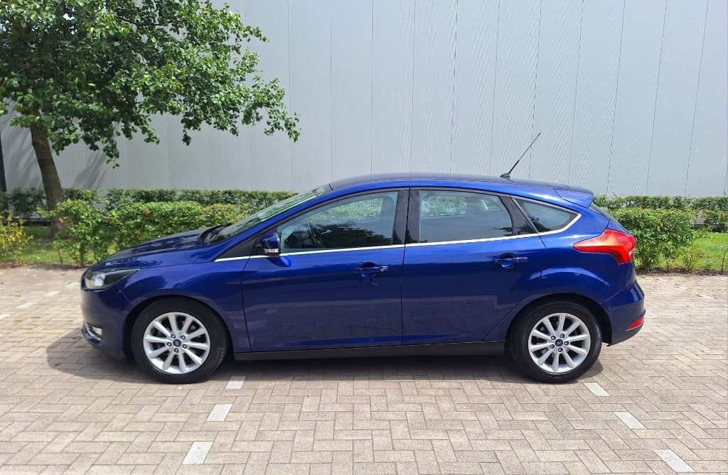 Ford Focus 1.2i | 105dkm, https://public.car-pass.be/vhr/1688a07d-4c0a-47c4-8e5b-114d7f42d3da, 4 cilinders, Blauw, Bedrijf