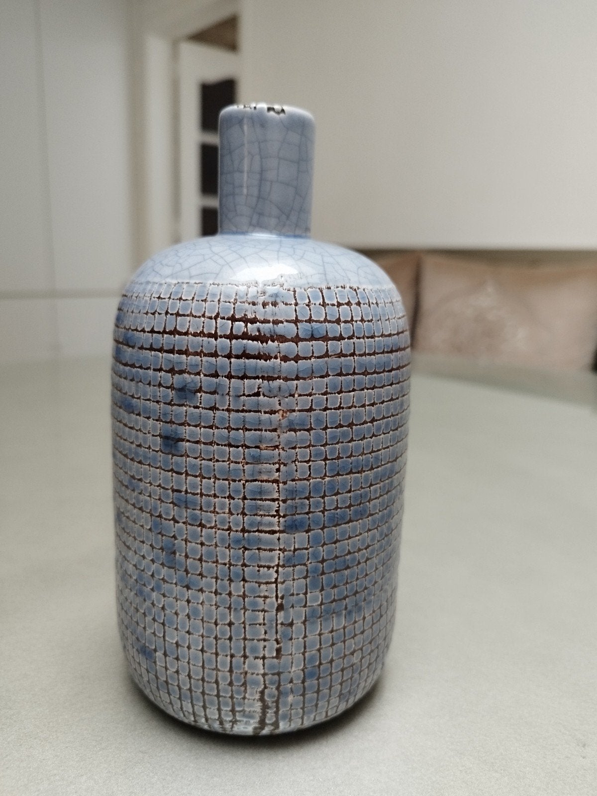 Blauwe vaas, Ophalen