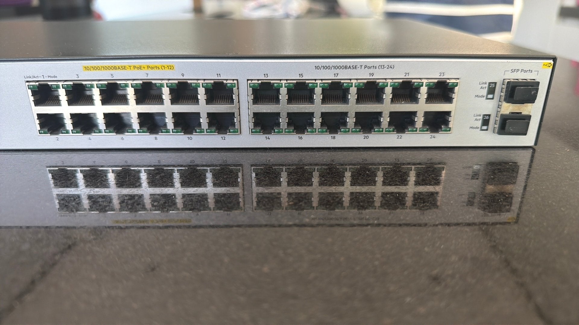 HPE 1820-24G-PoE+ (185W) Switch (J9983A), Computers en Software, Netwerk switches, Ophalen of Verzenden, Zo goed als nieuw