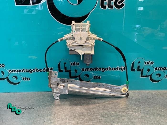 Mécanique vitre 4portes arrière gauche d'un Peugeot 407 (4, -, 3 mois de garantie, Utilisé, -