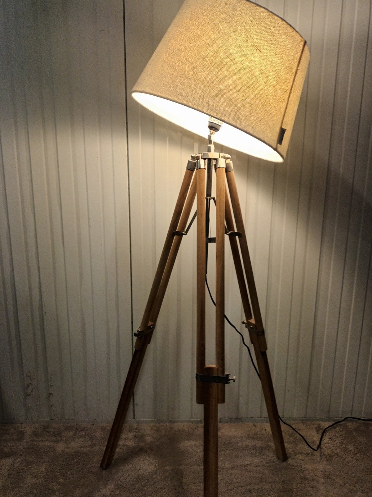 Houten driepoot pekkel vloerlamp, Enlèvement, ###, ###, ###