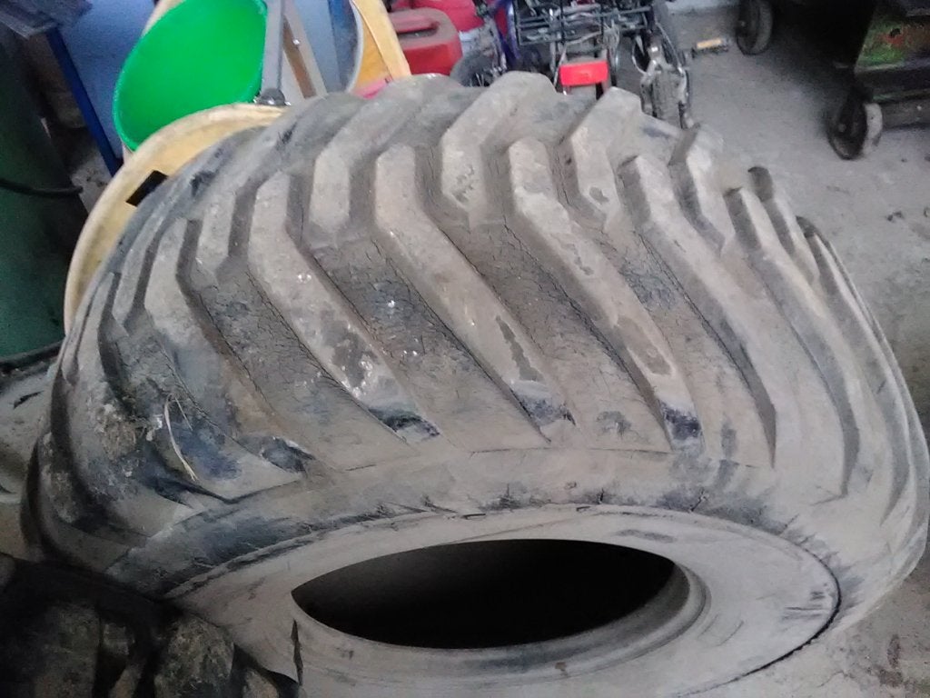 1 pneu 18R 19.5X occasion, Zakelijke goederen, Landbouw | Onderdelen | Banden, Velgen en Assen, Ophalen