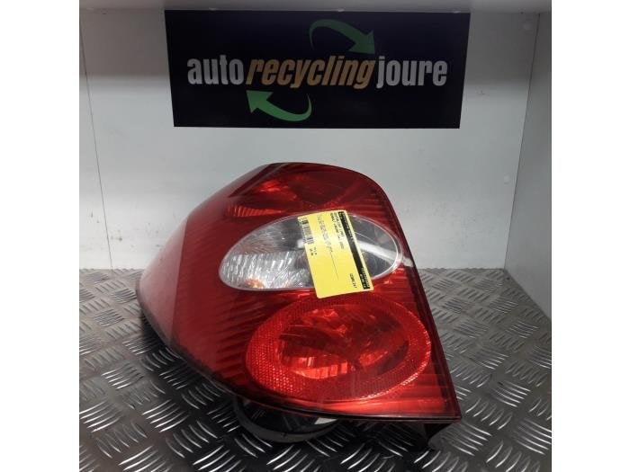 Feu arrière gauche d'un Renault Laguna, -, Renault, -, 3 mois de garantie