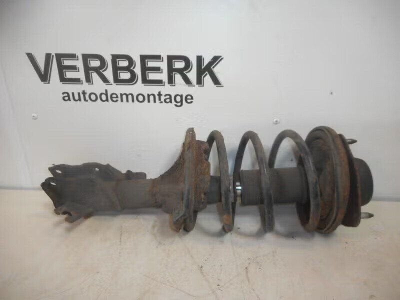 VEERPOOT RECHTS VOOR Volvo S40 (VS) (01-1995/12-2004), Enlèvement ou Envoi, Info@volvocars.com, Volvo Car Germany GmbH, Siegburger Straße 229 50679 Köln, DE
