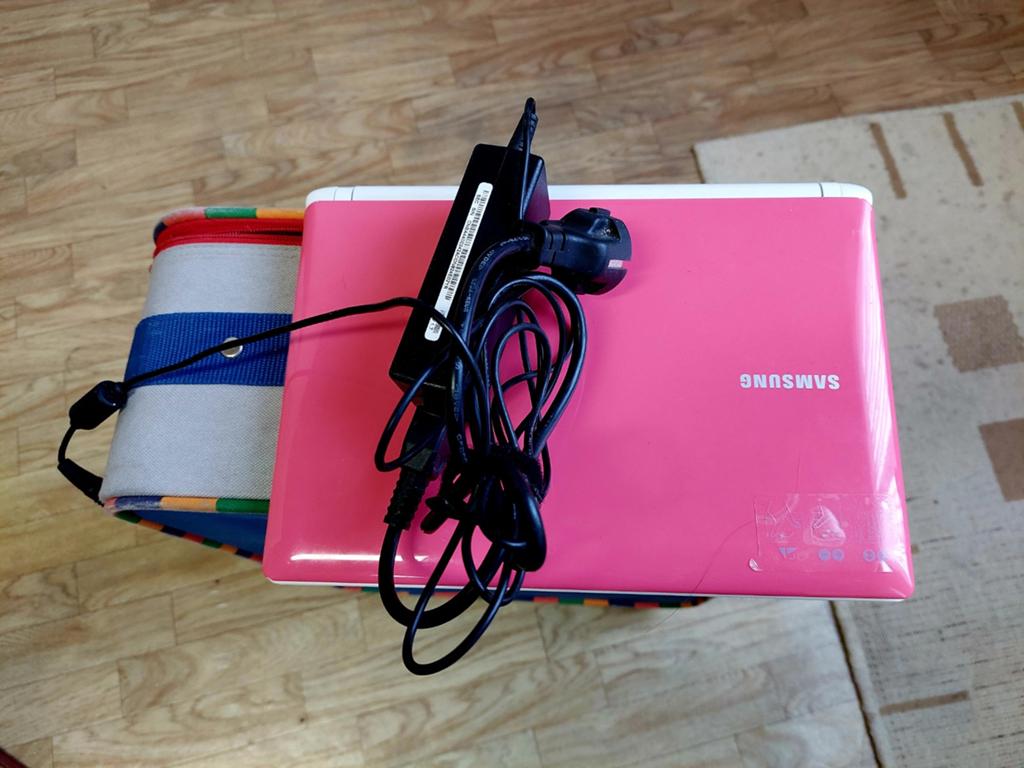 Mini laptop Samsung13 win10 in zeer goed staat, Enlèvement