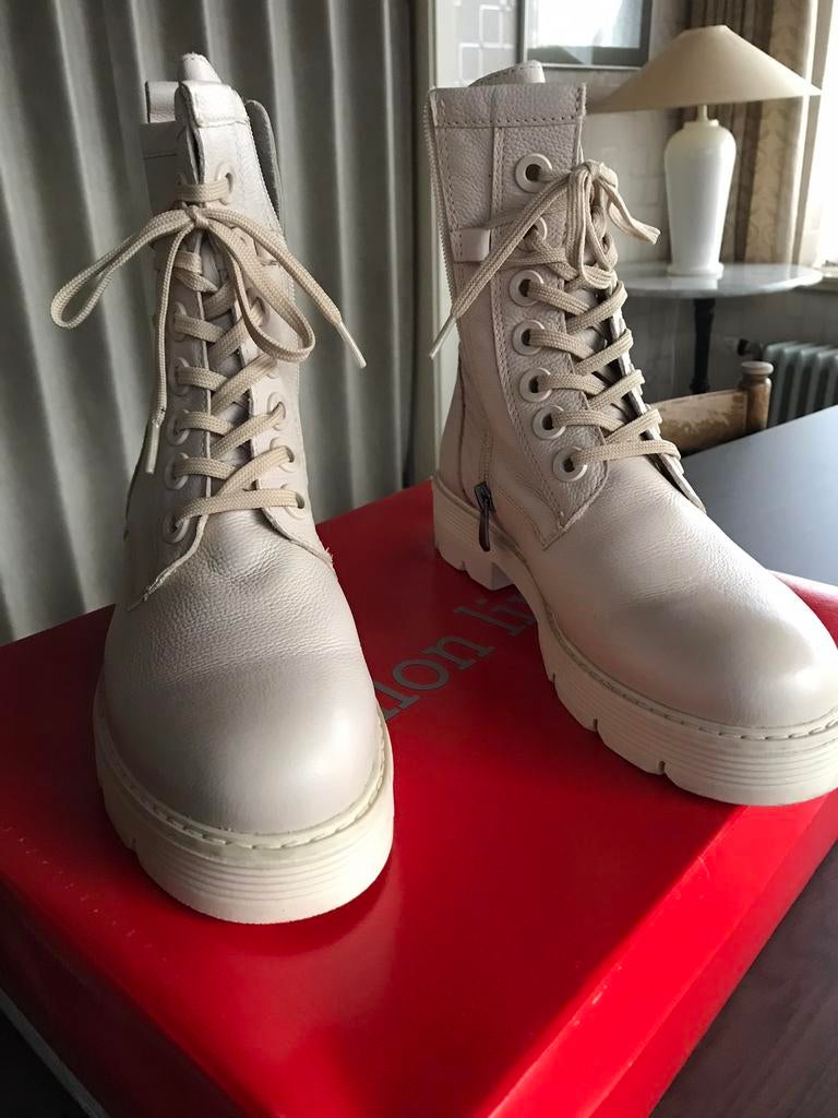 Nieuwe beige enkellaarsjes maat 40, Ophalen of Verzenden, Nieuw, Beige