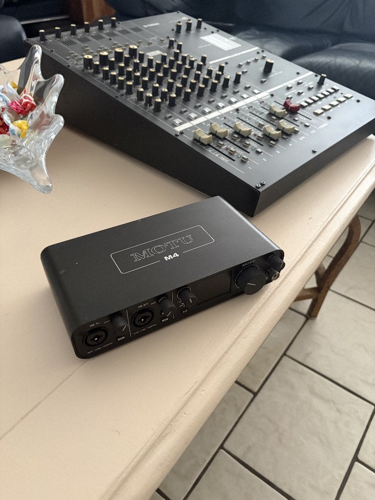 Carte son motu M4 et table mixage Yamaha, Musique & Instruments, Enlèvement, Comme neuf