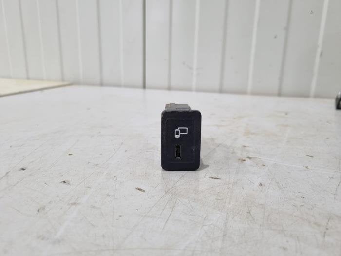 Connexion USB d'un Mercedes GLC-Klasse, Autos : Pièces & Accessoires, Électronique & Câbles, Mercedes-Benz, Utilisé, 3 mois de garantie