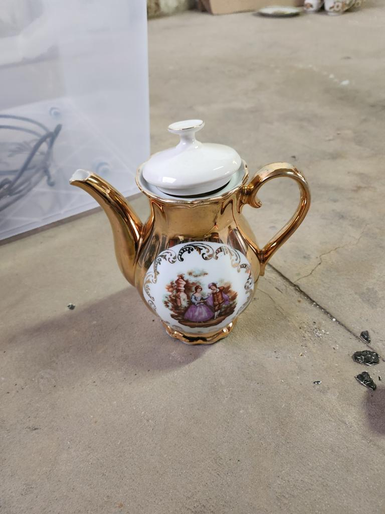 Théière ancienne