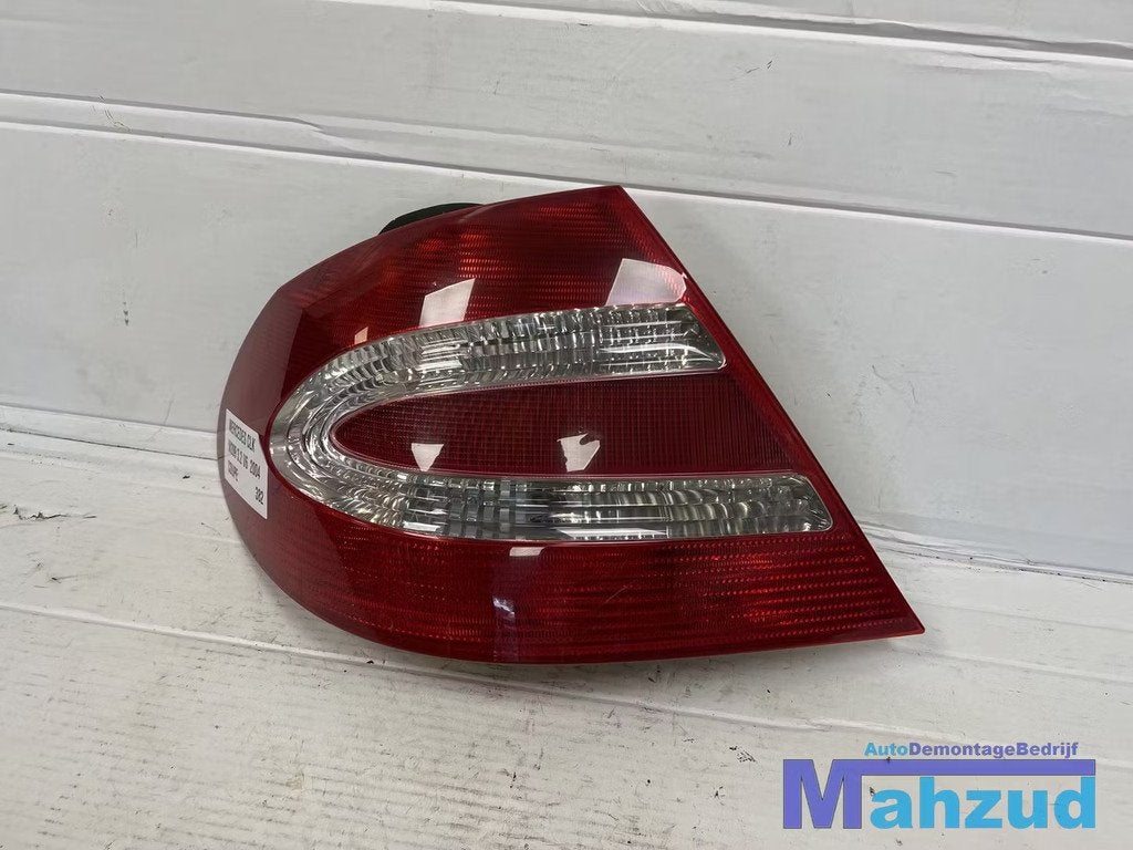 MERCEDES CLK W209 COUPE links achterlicht 2003-2010, Gebruikt, Mercedes-Benz AG, Mercedes-Benz, Mercedesstrasse 120
70372  Stuttgart, DE