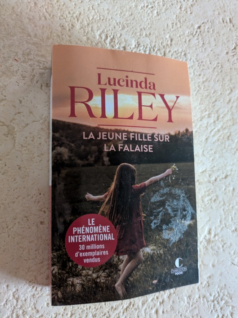 La jeune fille sur la falaise (Lucinda Riley)., Boeken, Europa overig, Verzenden, Lucinda Riley., Zo goed als nieuw