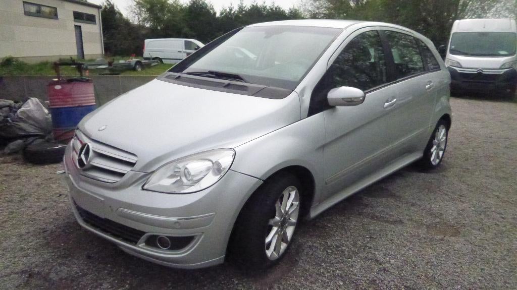 Mercedes B180 cdi automatische motorstoring, Auto's, Zwart, Parkeersensor, Bedrijf, 5 deurs