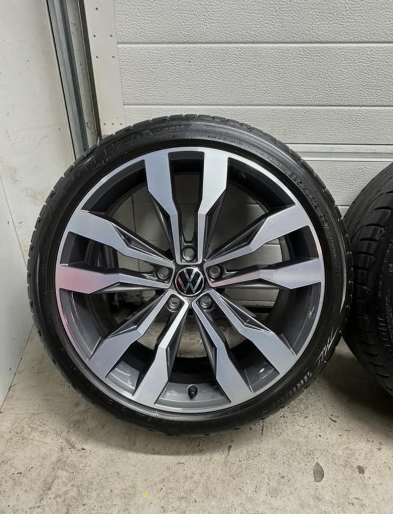 Jantes volkswagen t roc 19 pouces original & Bridgestone, Autos : Pièces & Accessoires, Pneus et Jantes, Véhicule de tourisme